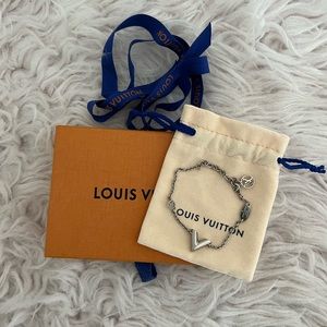 Authentic Louis Vuitton Essential V Supple Bracelet Silver